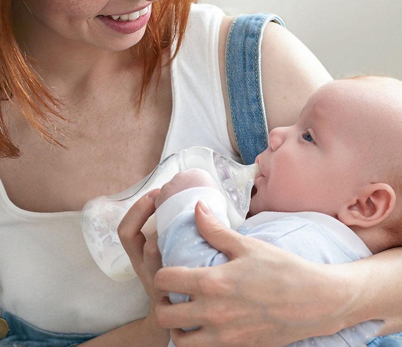 Sữa mẹ vắt ra để được bao lâu ở nhiệt độ thường và trữ trong tủ lạnh? | Mothercare