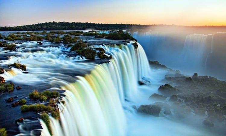 Thác nước Niagara trắng xóa đầy thơ mộng nhất định phải đến khi du lịch Canada