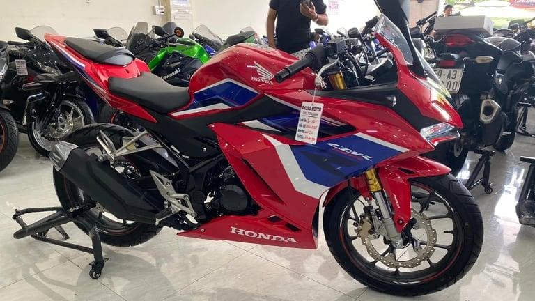 Giá xe Honda CBR150R mới nhất tháng 09/2024 tại đại lý