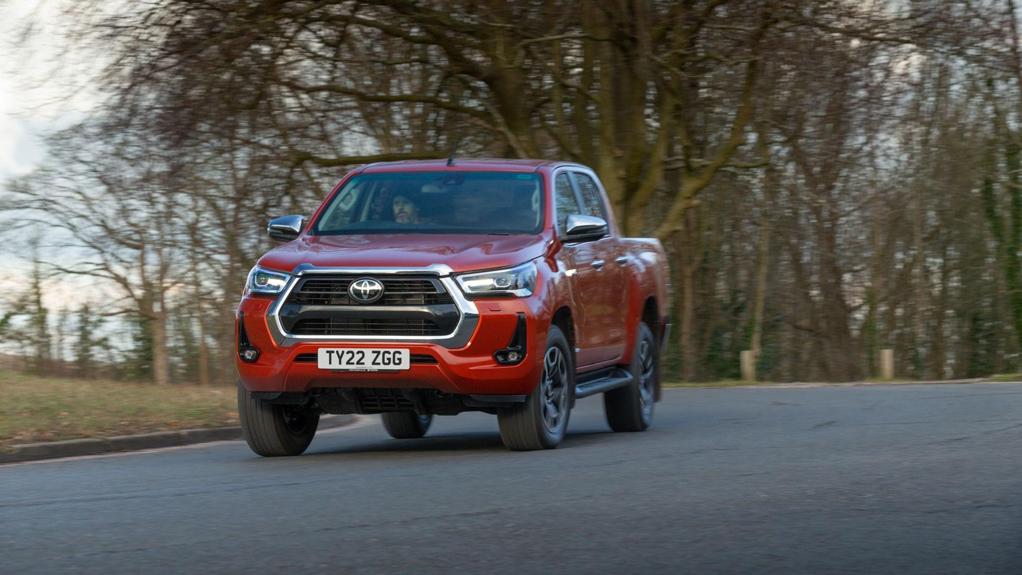 Toyota Hilux Invincible 2022 front cornering