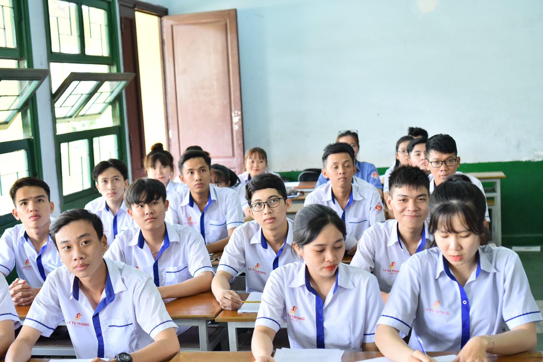 Học phí 2024 Cao đẳng Lý Tự Trọng TP HCM (LTTC) là bao nhiêu