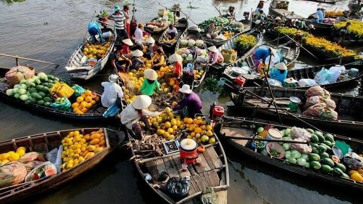 Chợ nổi Cái Bè.