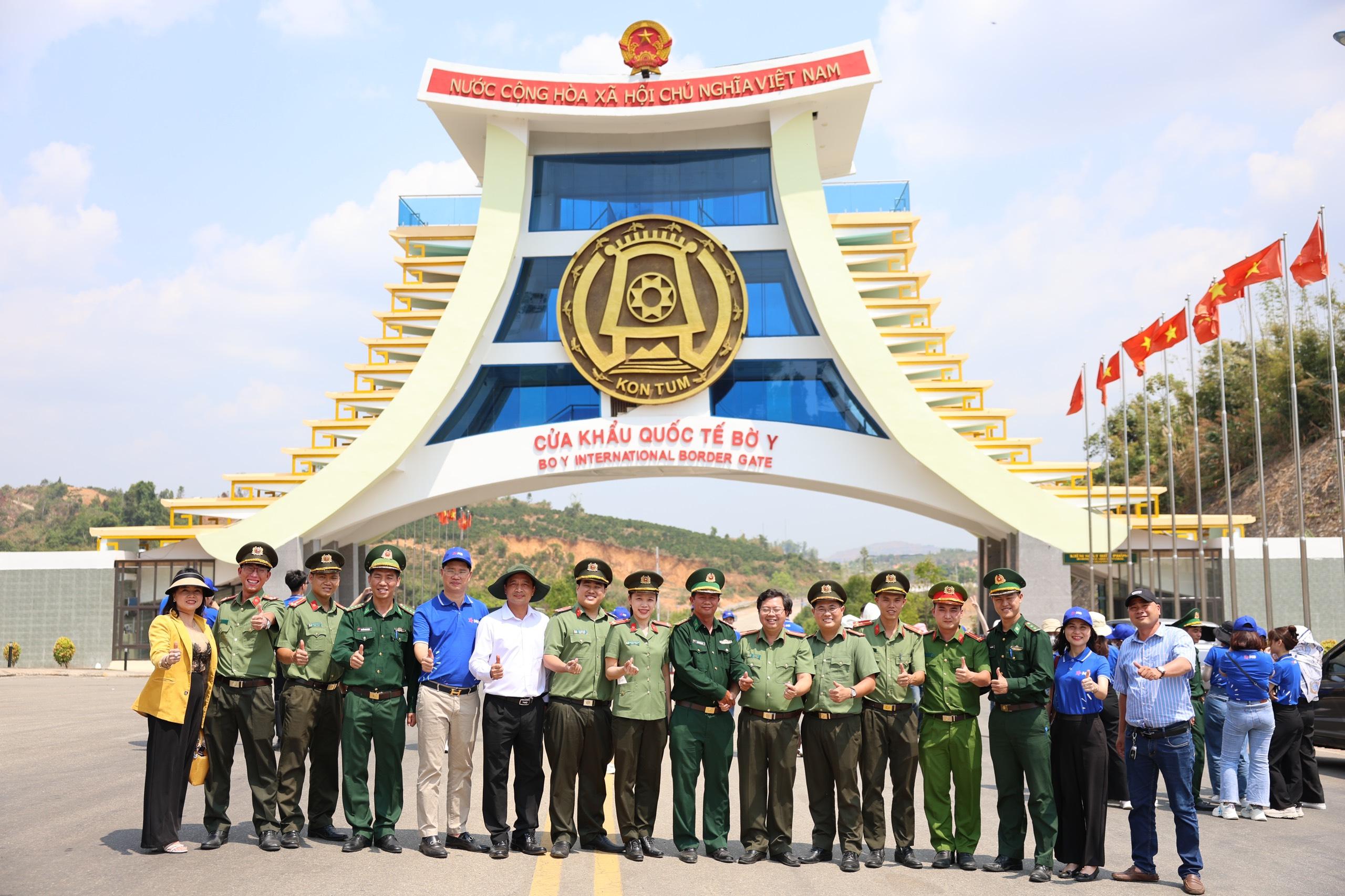 Thăm cột mốc biên giới đặc biệt ngã ba Đông Dương