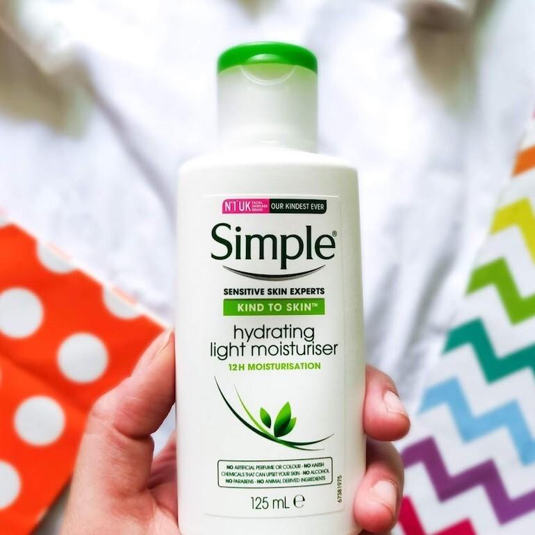 Đánh giá về kem dưỡng da Simple dòng Kind To Skin Hydrating Light Moisturiser