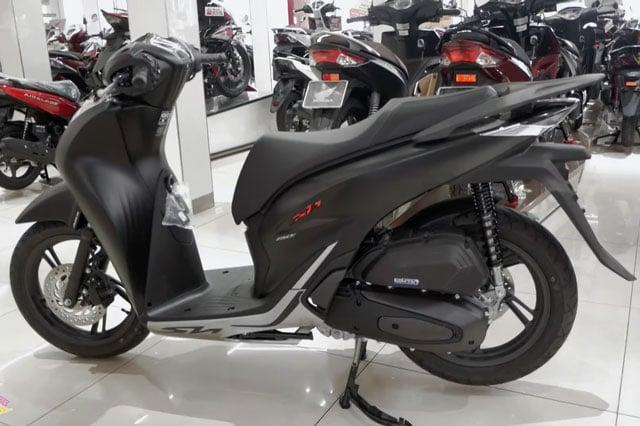 Ảnh thực tế Honda SH 2022 màu đen nhám tại đại lý, giá 98 triệu đồng