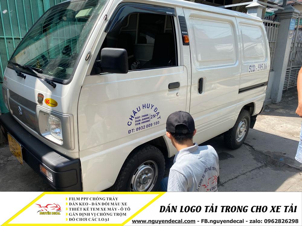 Dán logo tải trọng cho xe tải theo yêu cầu