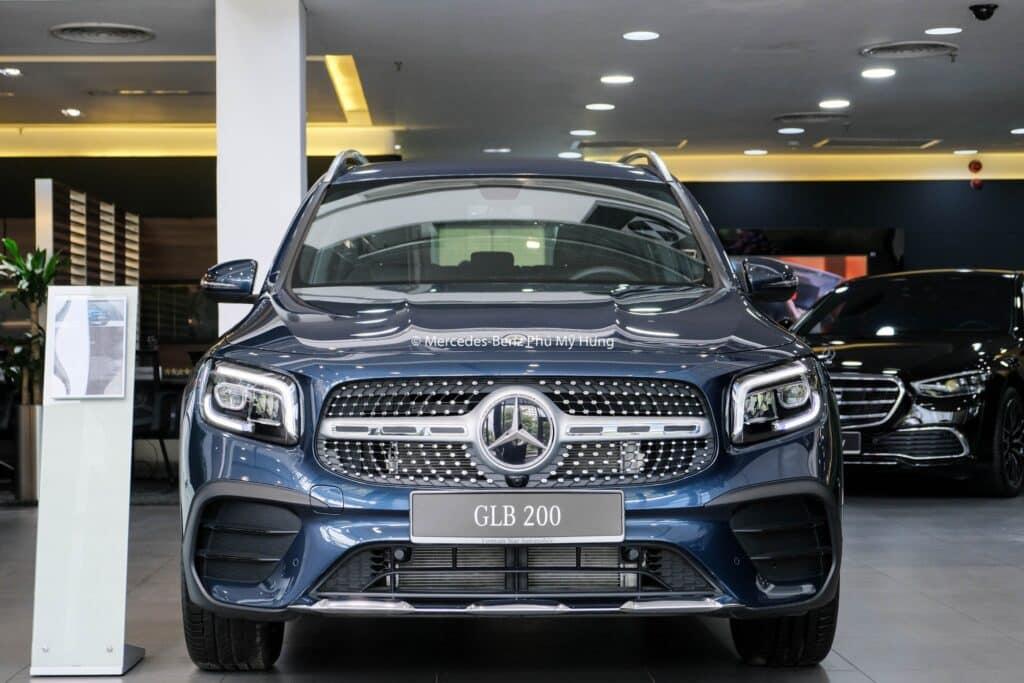 Gia xe Mercedes GLB200 AMG Mau Xanh 2