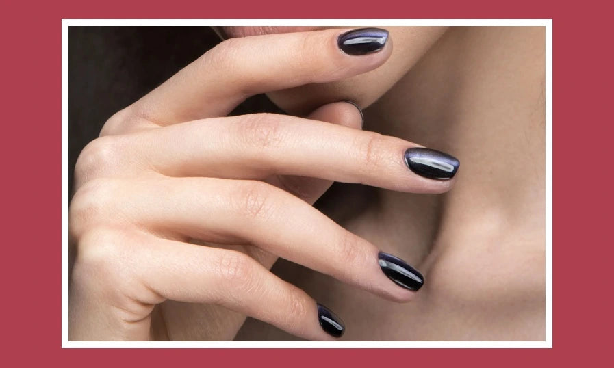 Cổ điển và thanh lịch với mẫu nail đen ngắn truyền thống