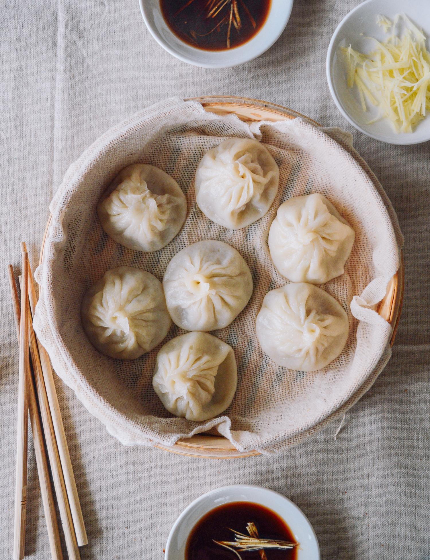 xiaolongbao in bamboo steamer for soup dumpling recipe