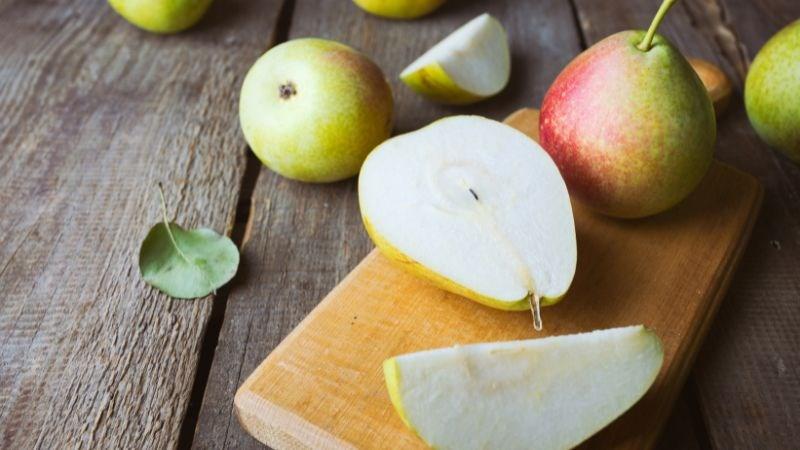 Một quả lê 100 g chứa khoảng 57 kcal
